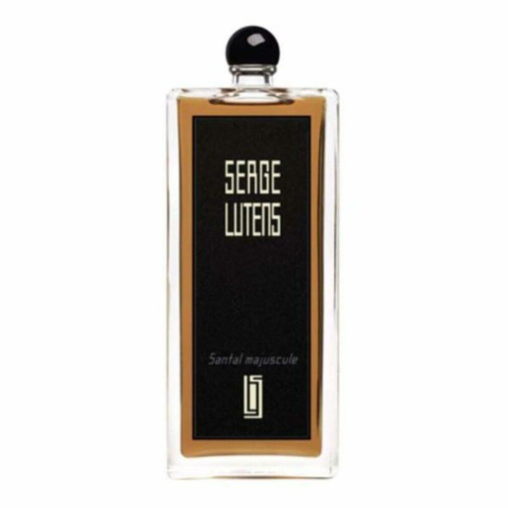 Rechteckiger Flakon mit schwarzem Etikett. Aufschrift: SERGE LUTENS, Santal Majuscule. Schwarzer Verschluss.