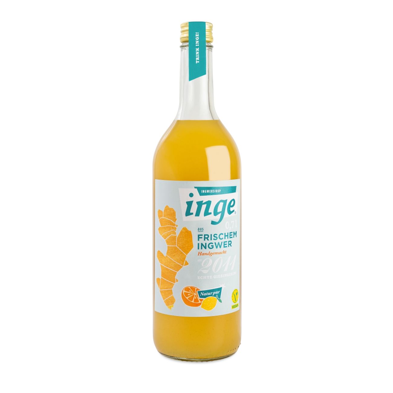 Flasche Inge Ingwersirup mit Etikett, das Ingwer, Orange und Zitrone zeigt.