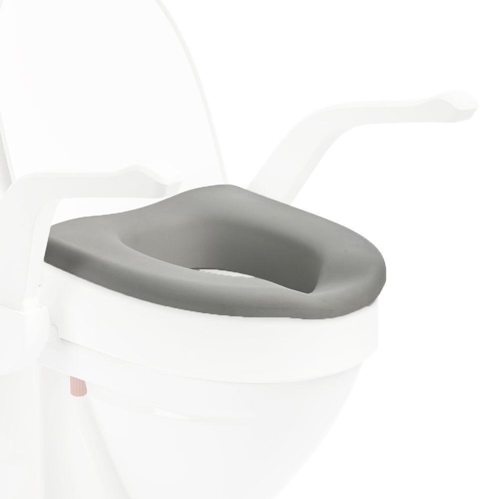 Grauer Toilettensitz mit weicher Oberfläche. Auf einer Toilette montiert, mit Armlehnen.