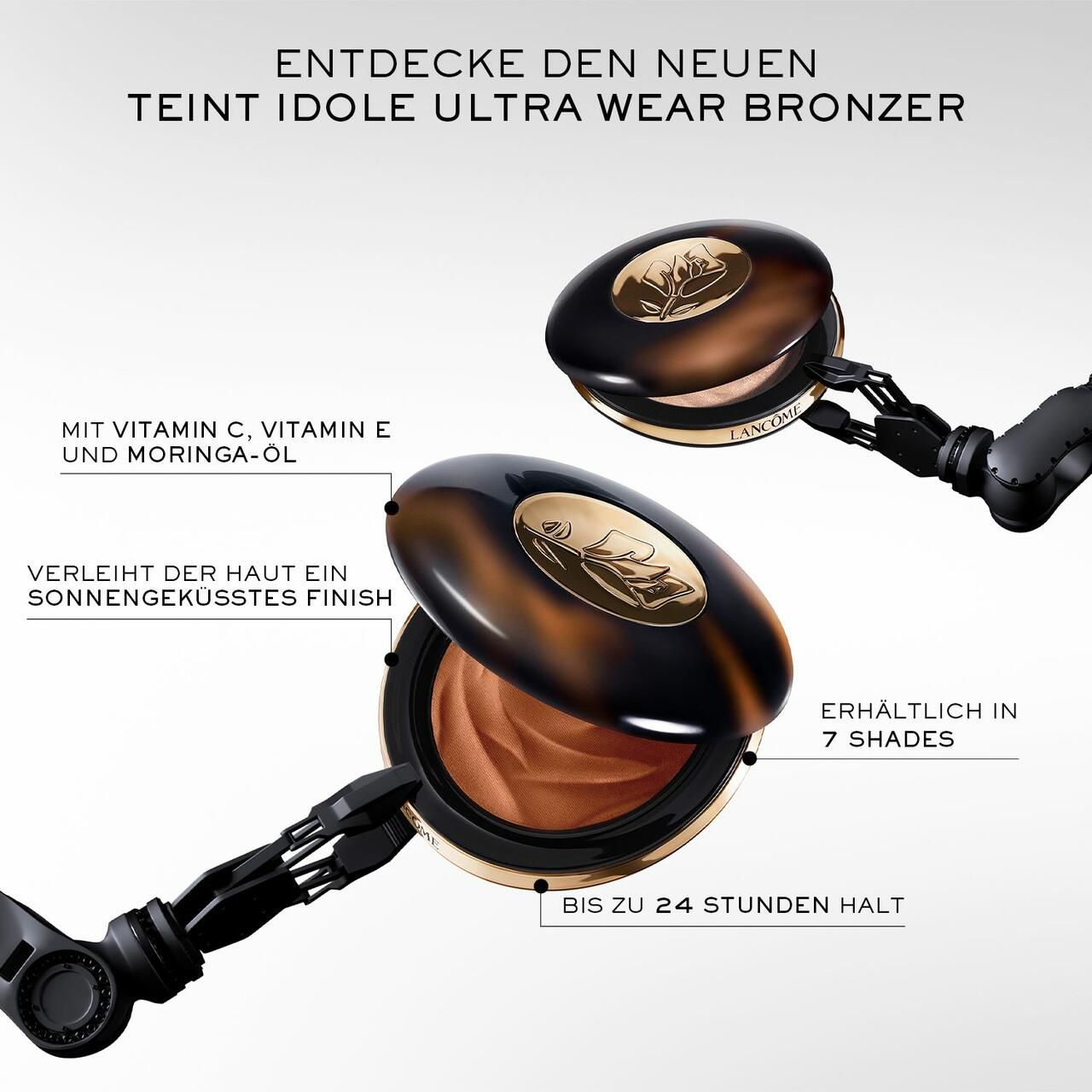 Zwei Lancôme Teint Idole Ultra Wear Bronzer-Dosen. Text: Entdecke den neuen Teint Idole Ultra Wear Bronzer. Erhältlich in 7 Farbtönen.