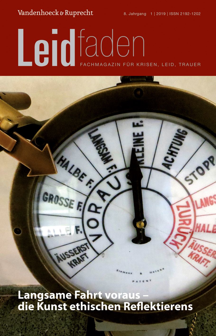 Titelbild des Fachmagazins Leidfaden. Auf rotem Hintergrund, ein Instrument mit der Aufschrift „Langsame Fahrt voraus“.