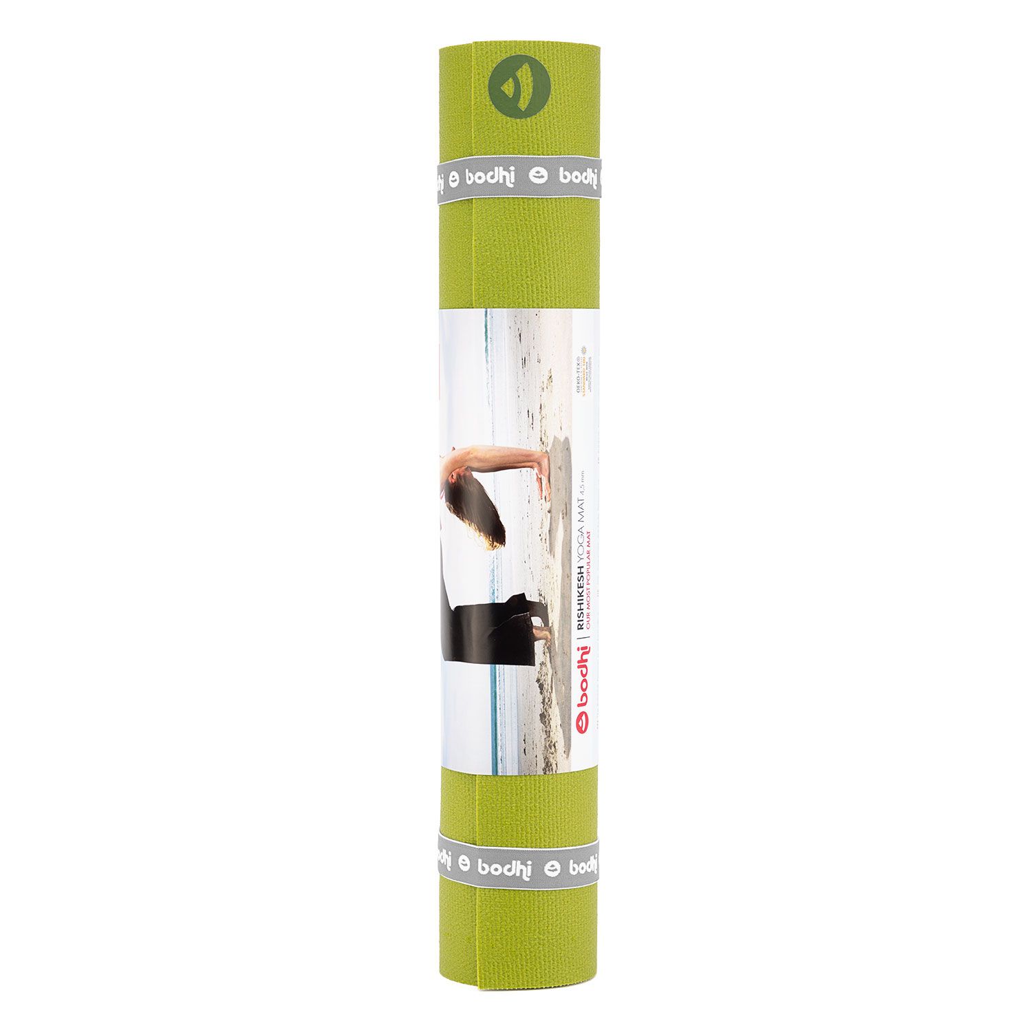 Gerollte Yogamatte mit Verpackung. Olivgrüne Farbe. Text und Logo auf der Verpackung.