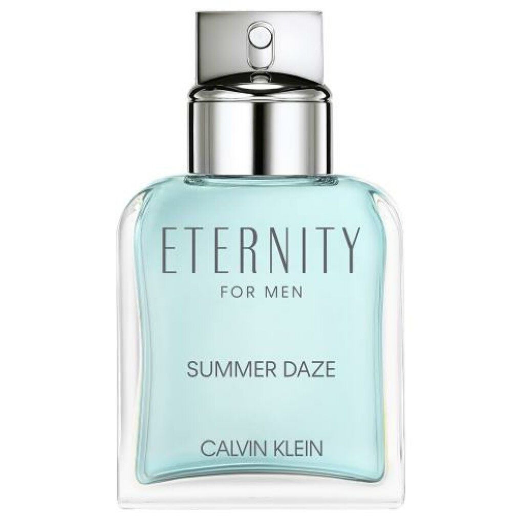 Hellblaues Parfümflakon mit silbernem Zerstäuber. Aufschrift "Eternity for Men Summer Daze" und "Calvin Klein".
