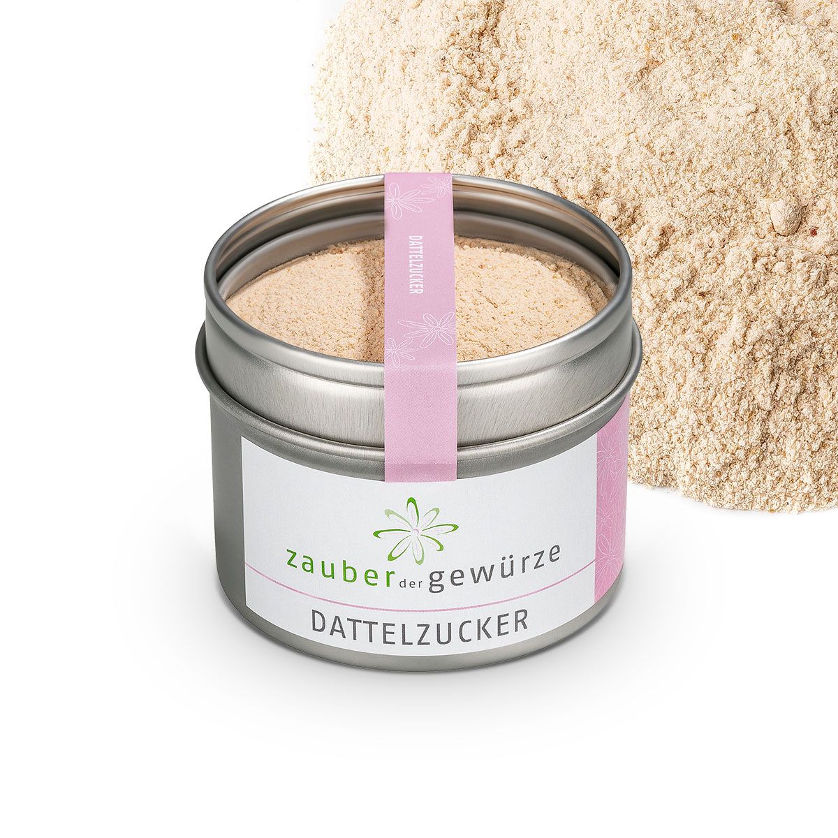 Geöffnete Dose Dattelzucker. Rosa Etikett mit Schriftzug. Streuförmiger Dattelzucker im Hintergrund.