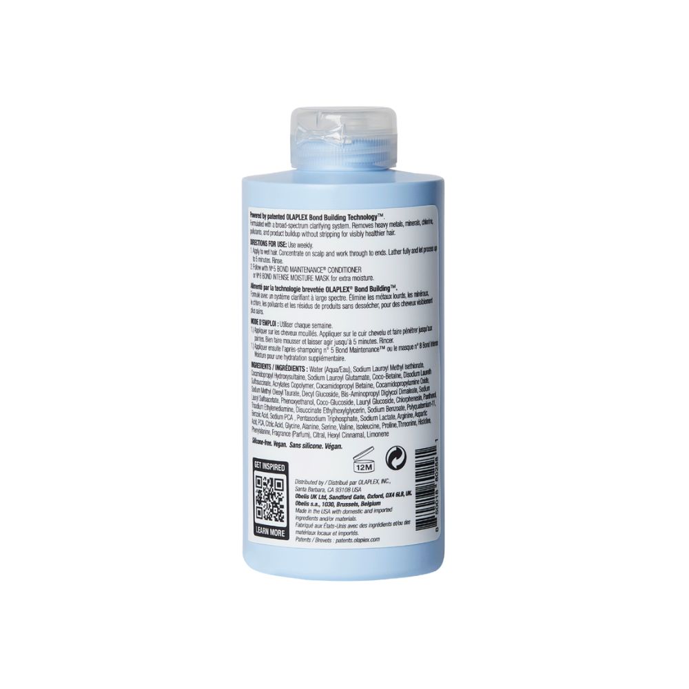 Hellblaue Flasche mit Produktinformationen. Text: Olaplex No.4C Bond Maintenance Clarifying Shampoo. Rückseite mit Inhaltsstoffen und Anweisungen.