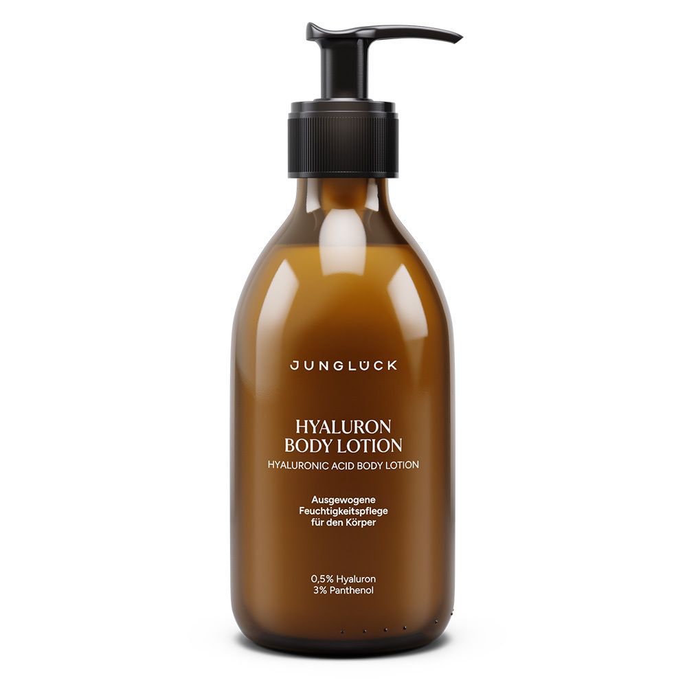 Braune Flasche mit schwarzem Pumpverschluss. Aufschrift: JUNGLÜCK, HYALURON BODY LOTION. Text: Ausgewogene Feuchtigkeitspflege für den Körper.
