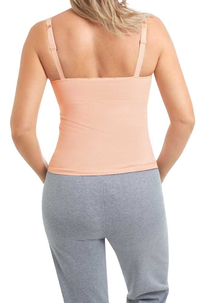 Hautfarbenes Top mit verstellbaren Trägern und Spitze. Frau trägt graue Hose. Rückansicht.