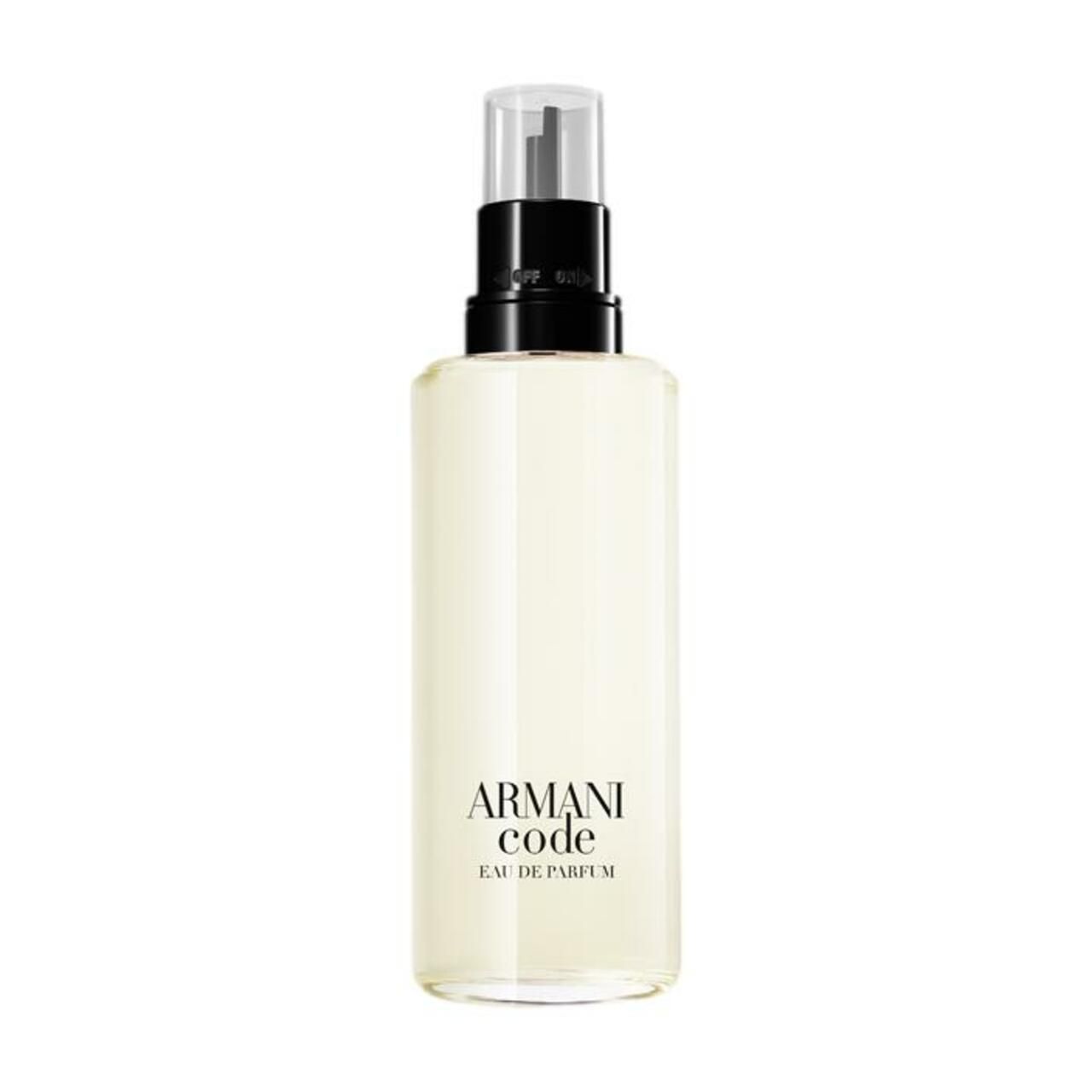 Transparente Flasche mit schwarzem Sprühkopf. Text: Armani Code Eau de Parfum. Aufschrift auf der Flasche.