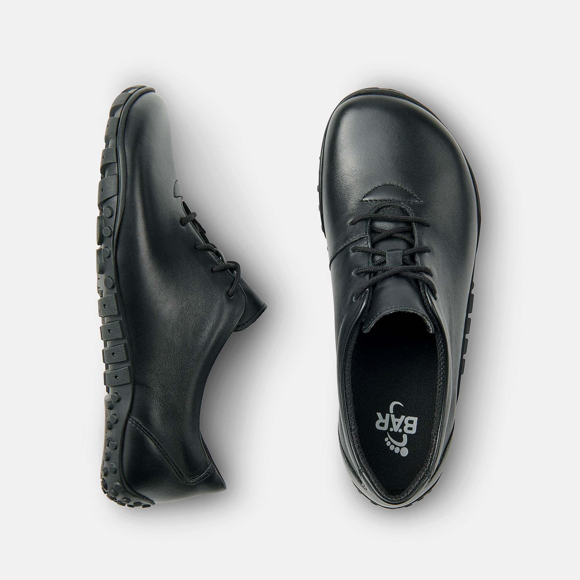 Schwarze Leder-Schnürschuhe, Paar von vorne.
