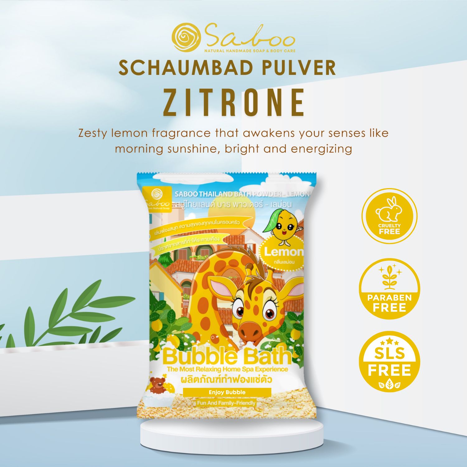 Gelber Hintergrund mit "Schaumbad Pulver Zitrone"-Schriftzug. Beutel mit Giraffe, Zitrone und Text. Logos: "Cruelty Free", "Paraben Free", "SLS Free".