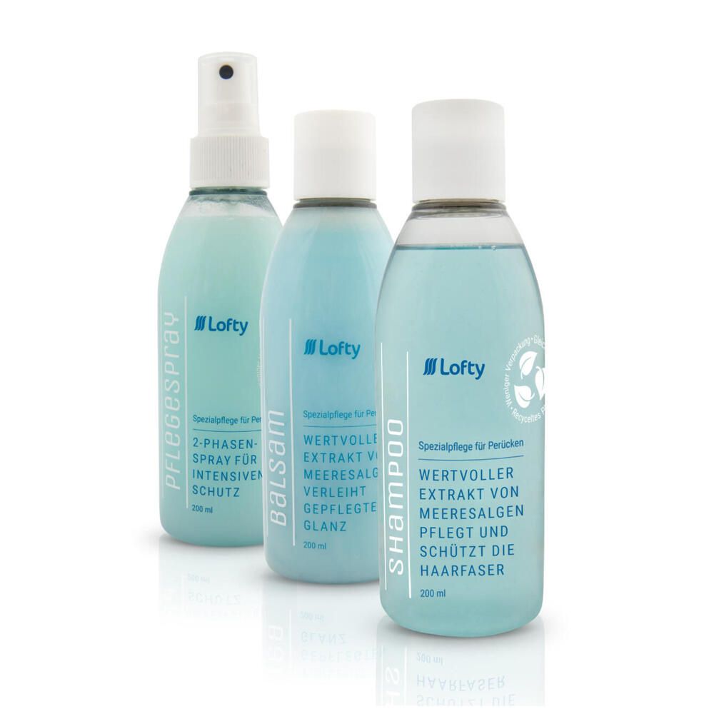 Drei Flaschen Lofty-Haarpflegeprodukte. Spray, Balsam und Shampoo mit blauer Flüssigkeit. Weiße Deckel und Etiketten mit Text.