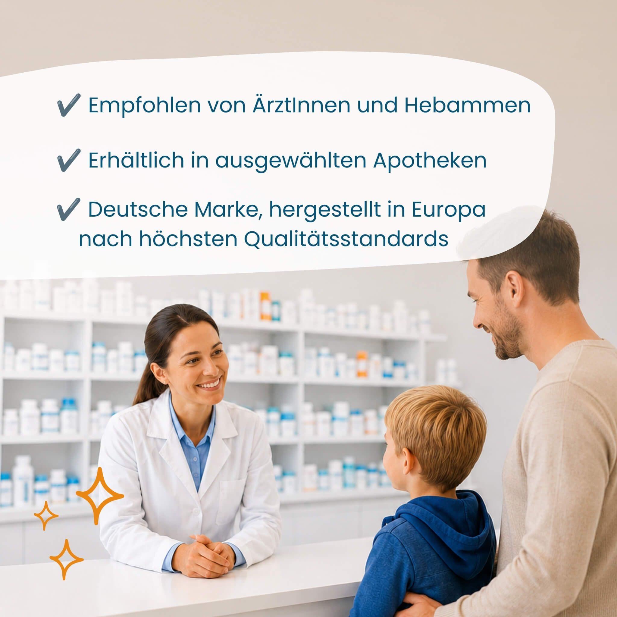 Familie spricht mit Apothekerin in einer Apotheke.