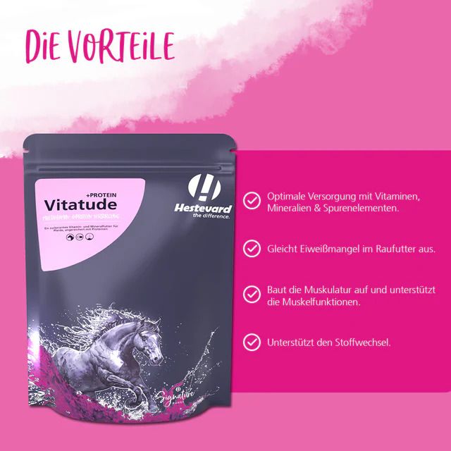 Produktverpackung mit rosa Hintergrund. Text: Die Vorteile. Aufdruck: Vitatude + Protein, Hestevard Logo, Pferd im Wasser. Text: Vorteile.