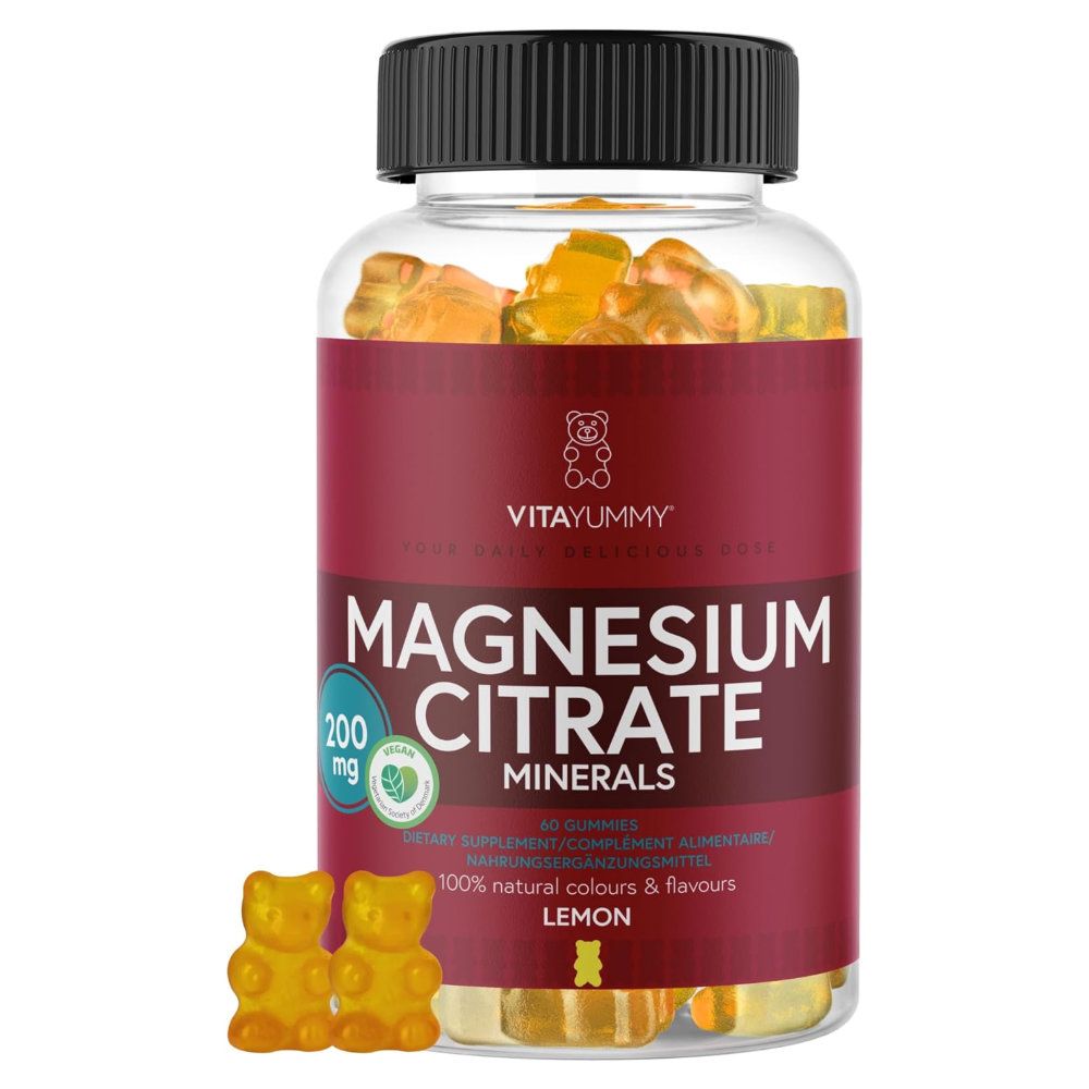 Klare Flasche mit schwarzen Deckel. Aufschrift: Magnesium Citrat Minerals. Zwei Gummibärchen liegen daneben.