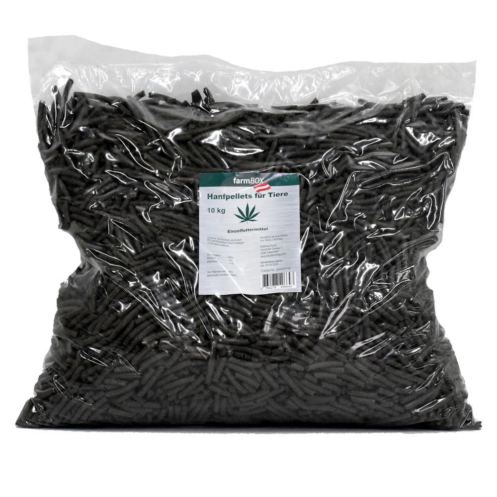 Transparenter Beutel mit Hanfpellets. Etikett mit Produktinformationen und Logo.