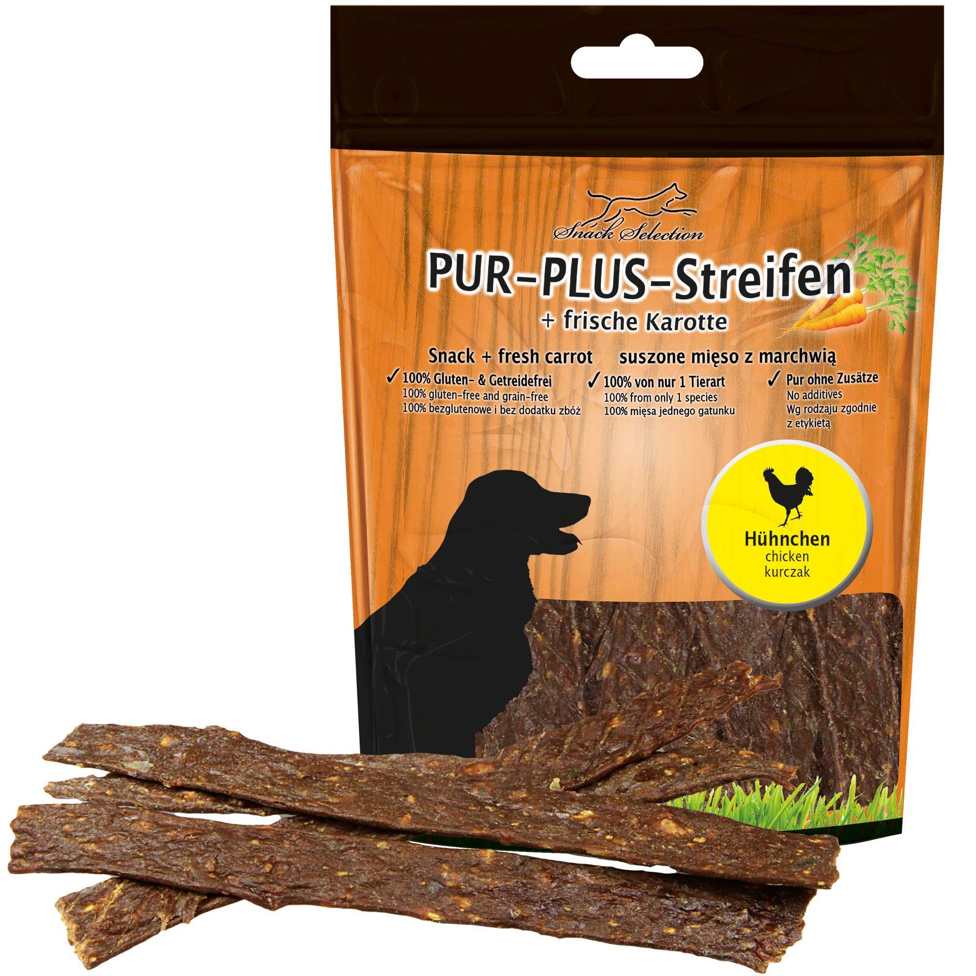 Schecker Kausnack-Streifen. Aufschrift: PUR-PLUS-Streifen, frische Karotte, Hühnchen. Sichtbar: Kaustreifen, Hundesilhouette, gelbes Label.