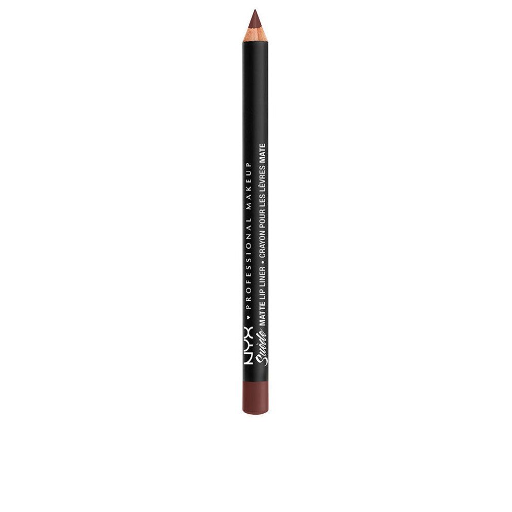 NYX Suede Matte Lip Liner in Cold Brew. Dunkelbrauner Lipliner auf weißem Hintergrund.