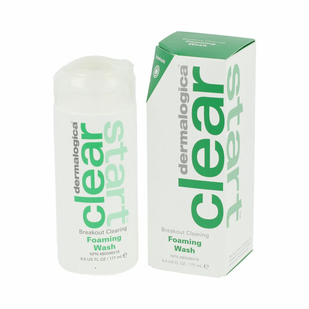 Weiße Flasche und Schachtel mit grünem Aufdruck: Clear Start, Breakout Clearing Foaming Wash. Transparenter Deckel.