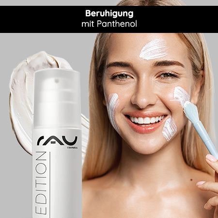 Eine Frau trägt die RAU Cosmetics Calming & Repair Mask. Die Maske wird mit einem Pinsel aufgetragen. Der Text oben besagt: "Beruhigung mit Panthenol".