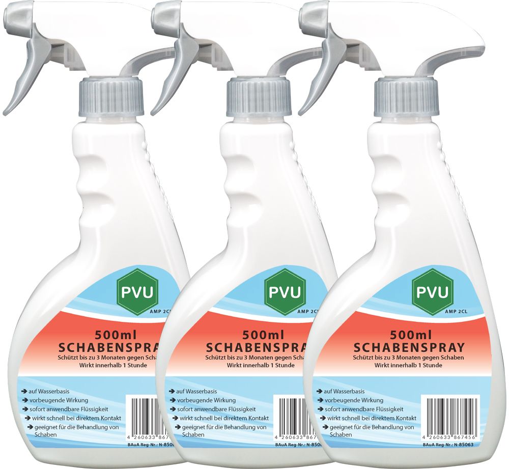 Drei weiße Sprühflaschen mit blau-roten Etiketten. Aufschrift: PVU, 500ml Schabenspray. Sprühkopf grau.