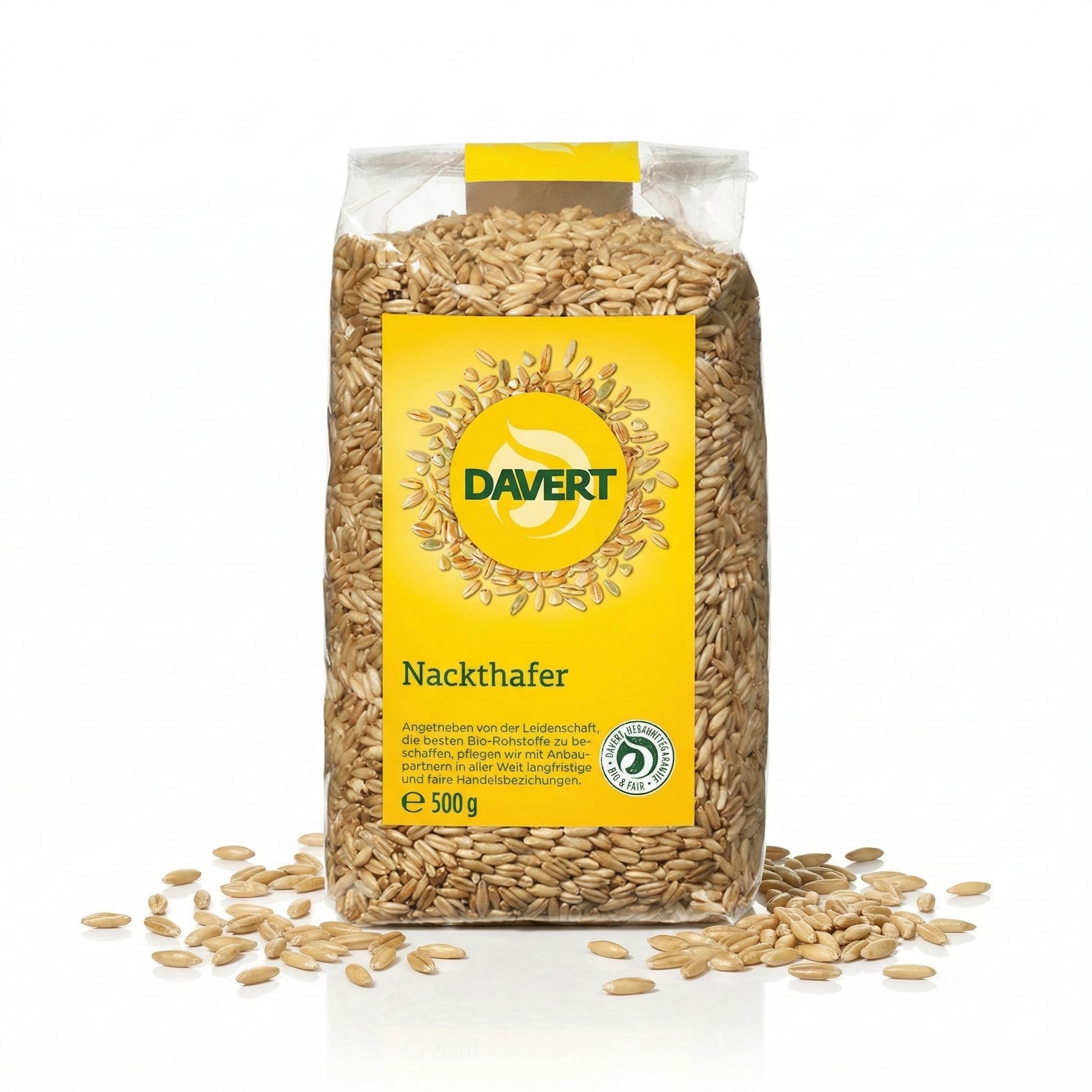 Davert Nackthafer in einer 500g Packung, umgeben von Haferkörnern. Bio-zertifiziert.