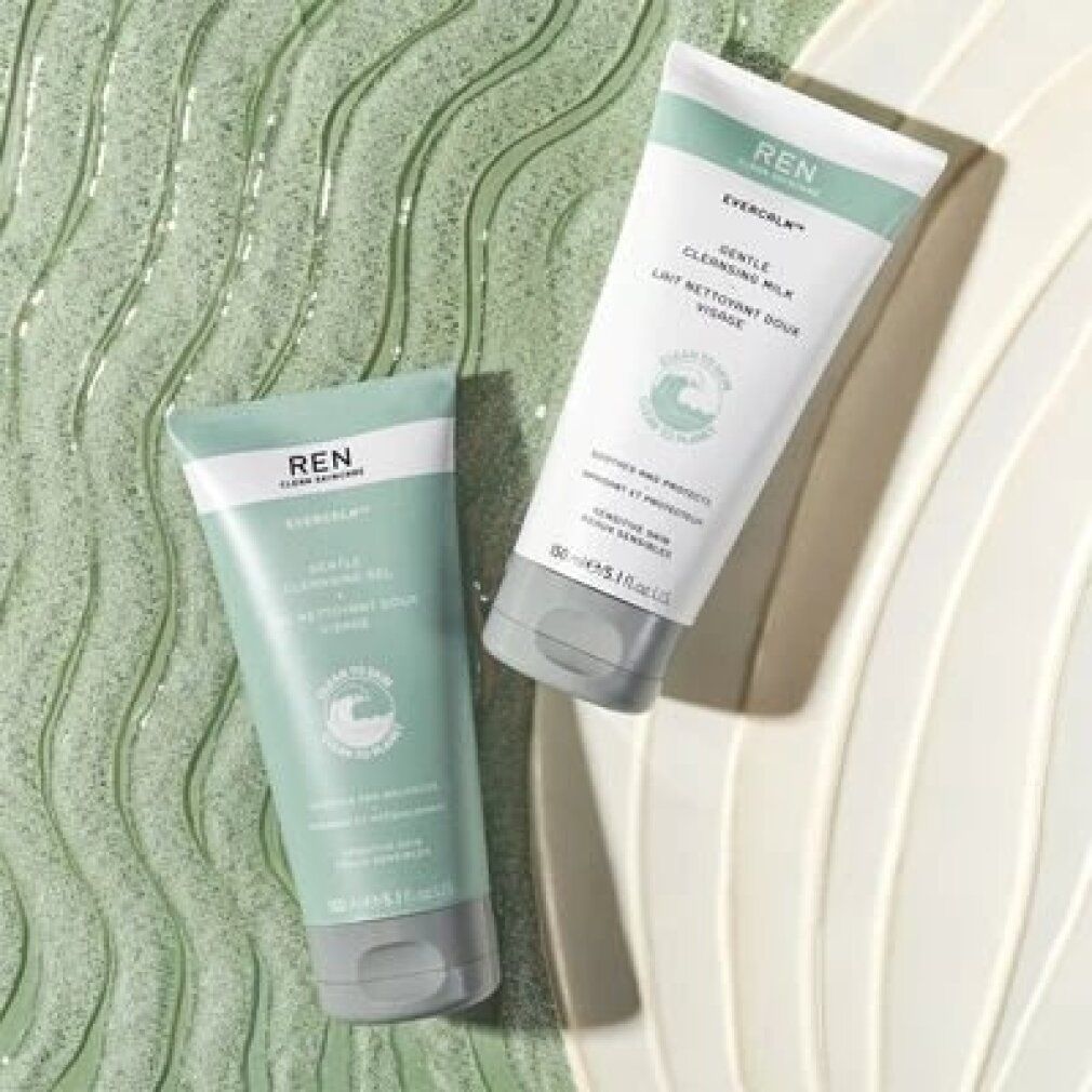 Zwei Tuben auf grünem Hintergrund. Aufschrift: EVERCALM Gentle Cleansing Milk. 150 ml.