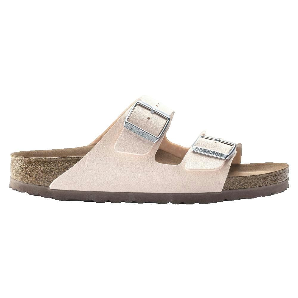 Sandali Birkenstock Arizona rosa, due cinturini con fibbie. Plantare in sughero, vista laterale.