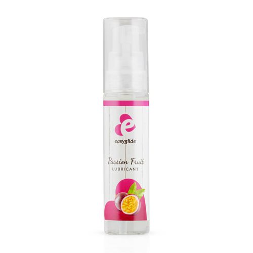 Transparente Flasche mit Pumpkopf. Etikett mit Logo, Produktname und Passionsfrucht-Illustration.