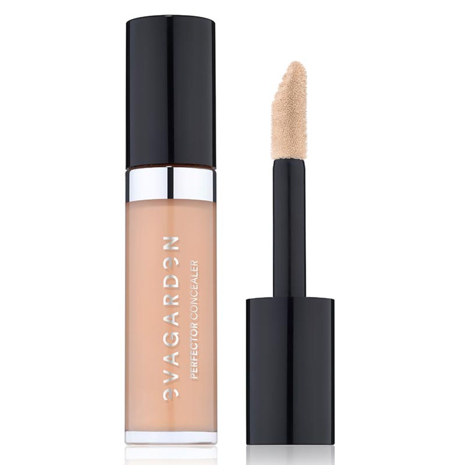 Beige Concealer-Flüssigkeit mit schwarzem Deckel und Applikator. Aufschrift: SVAGARDON PERFECTOR CONCEALER.