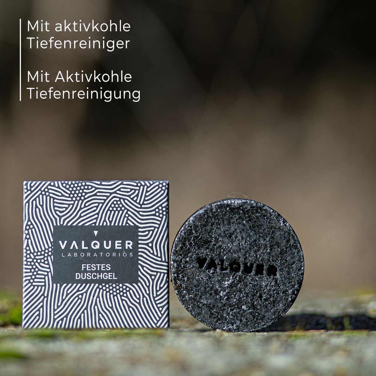 Feste Duschgel-Pastille mit Aktivkohle von Valquer.
