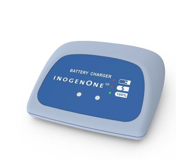 Inogen One G5 Ladegerät mit Ladeanzeigen und Inogen One Logo.