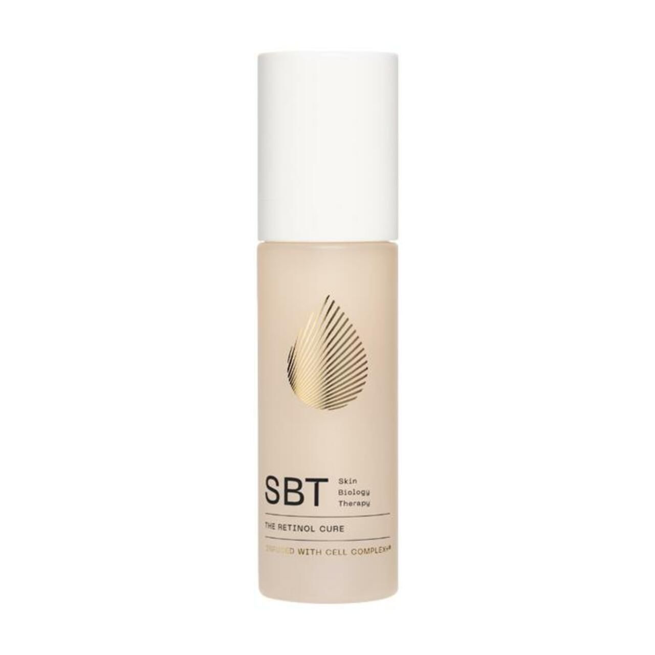 Beige Flasche mit weißem Deckel. Aufschrift "SBT" und "THE RETINOL CURE". Goldfarbenes Tropfendesign. Text: "Skin Biology Therapy".