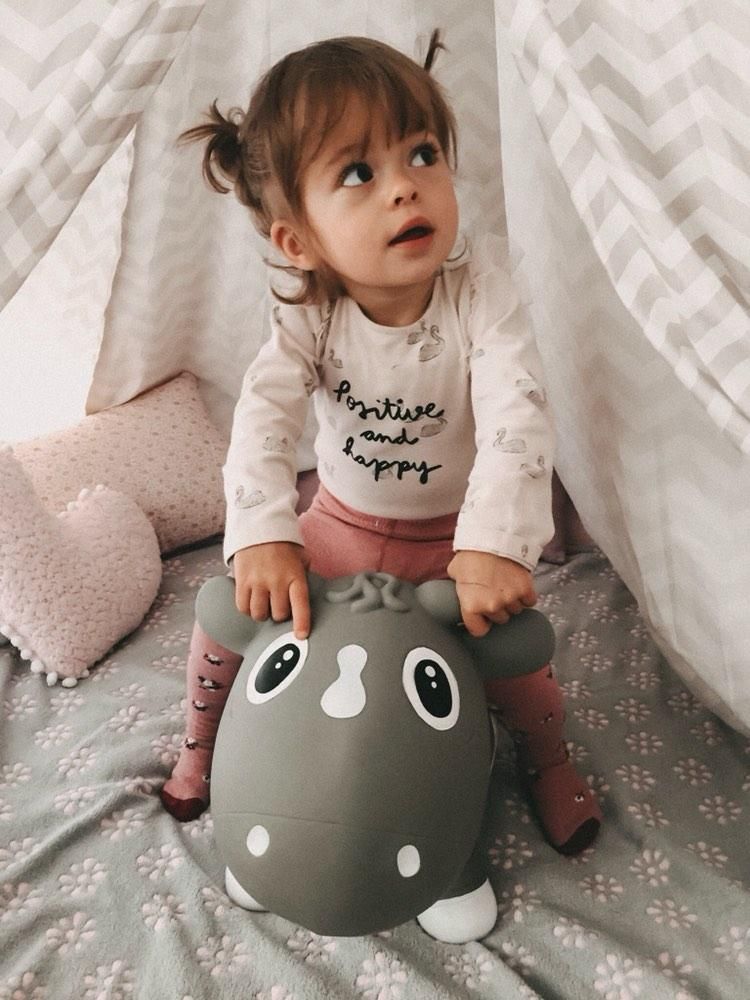 Hüpftier / Hüpfkuh / Hüpfspielzeug - Bella the Cow für drinnen und draußen inkl. Luftpumpe