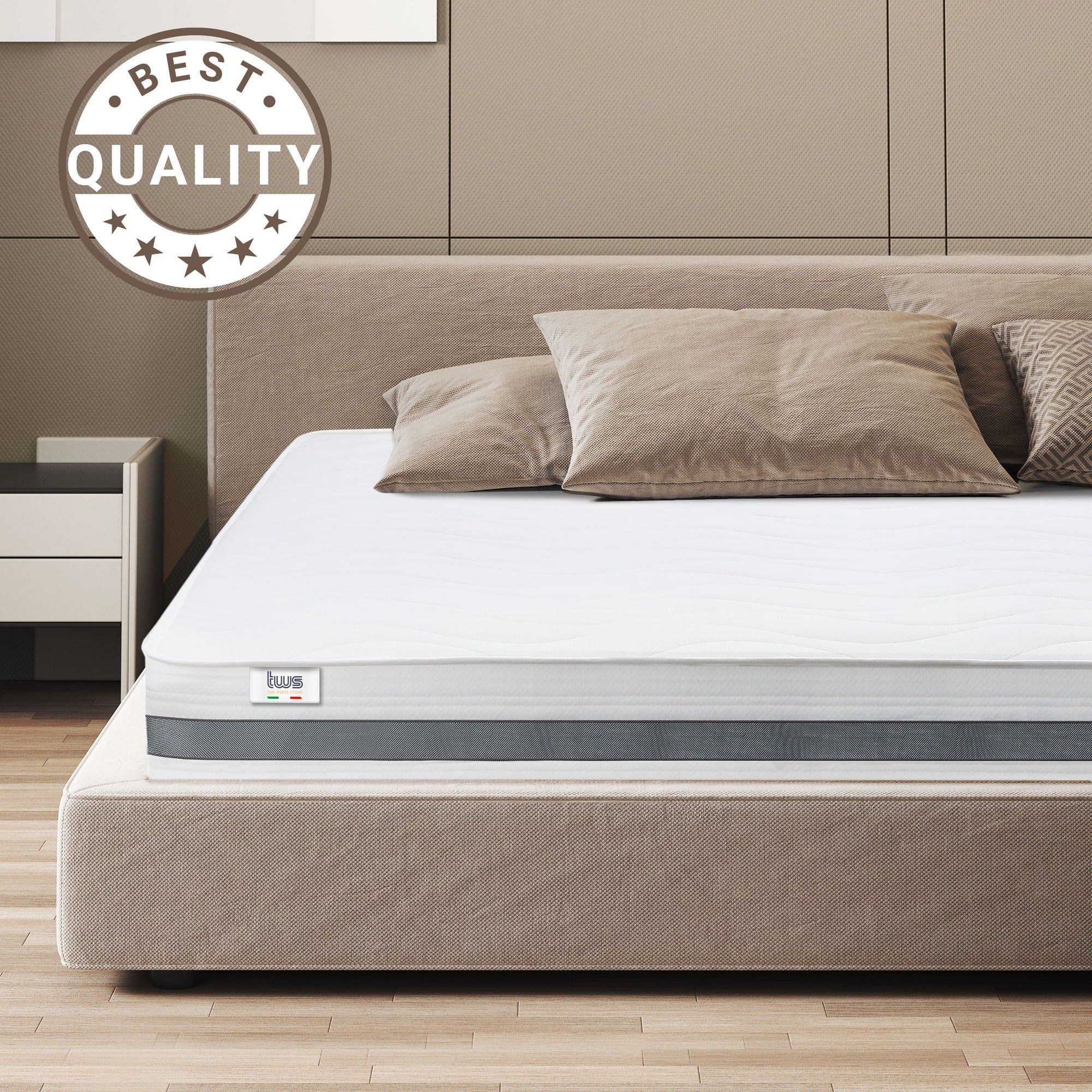 Matratze auf einem Bett, mit Siegel 'Best Quality'.