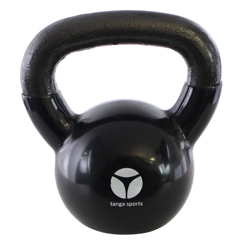 Schwarze Vinyl-Kettlebell. Oberer Griff, kugelförmiger Körper. Logo und Schriftzug "tanga sports".