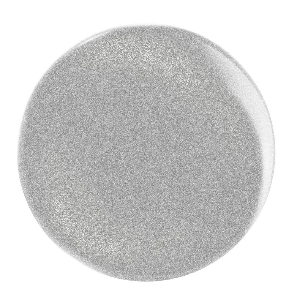 Runder, silberfarbener Nagellack-Fleck mit Glitzer-Effekt. Der Fleck ist auf weißem Hintergrund zentriert.