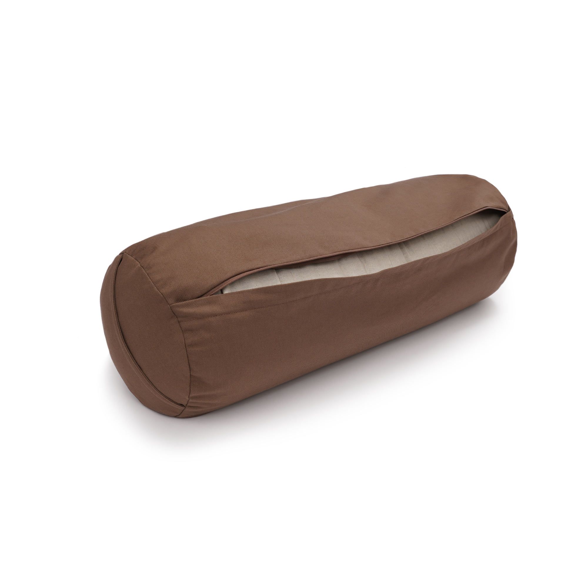 Braunes Yoga Bolster, zylindrisch, Bezug teilweise geöffnet, Einlage sichtbar.