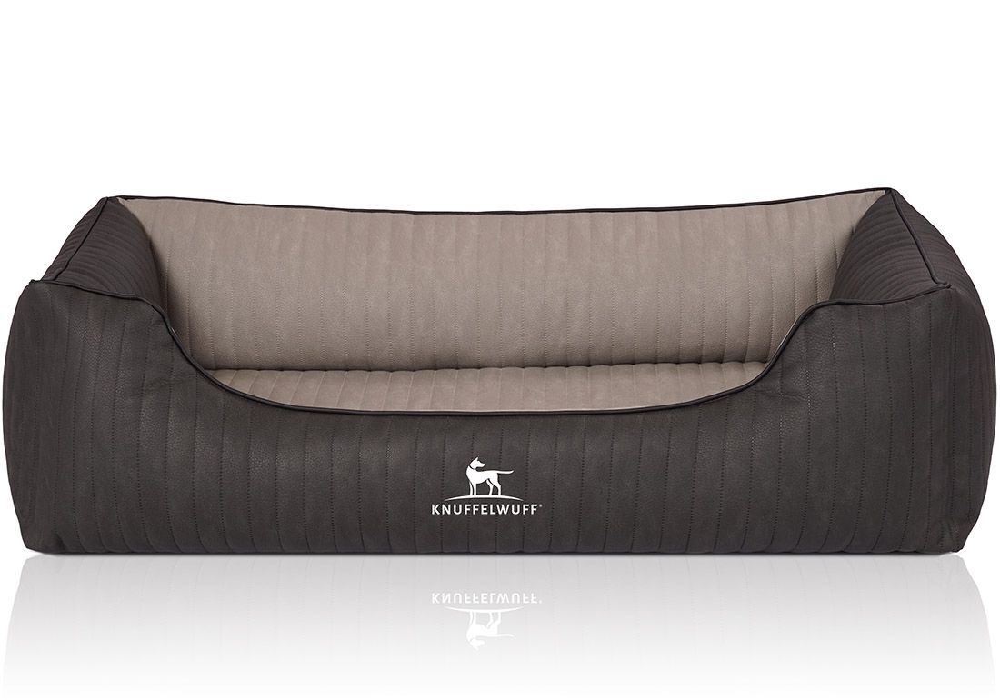 Orthopädisches Hundebett Outback, dunkelgrau mit beigem Innenraum. Logo Knuffelwuff. Rechteckige Form mit erhöhten Seiten.