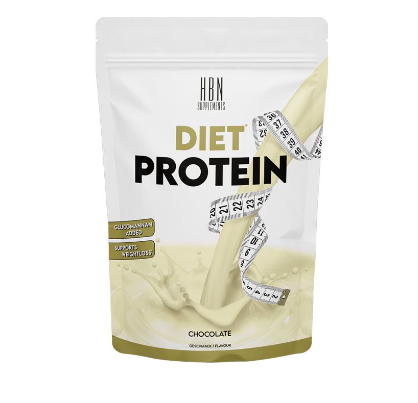 Beutel mit HBN Supplements Diet Protein. Aufschrift: Diet Protein, Chocolate. Maßband und Flüssigkeit.