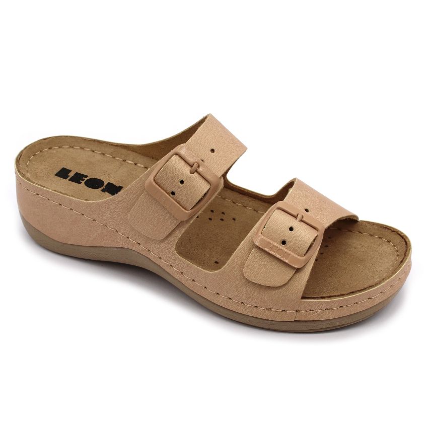 Beige Leder-Keilpantolette mit zwei Schnallen. Marke LEON. Hellbraune Sohle. Draufsicht.