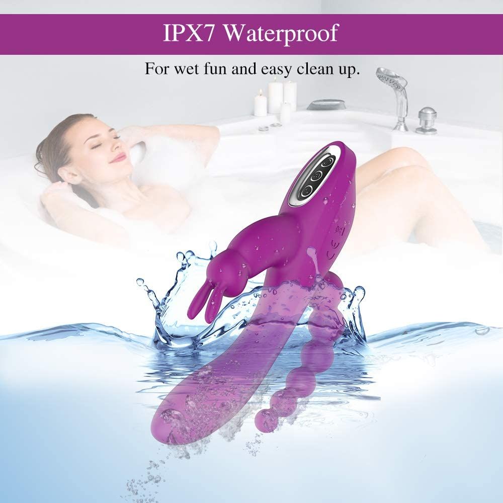 Lila Vibrator im Wasser. Aufschrift: IPX7 Waterproof. Für nassen Spaß und einfache Reinigung.