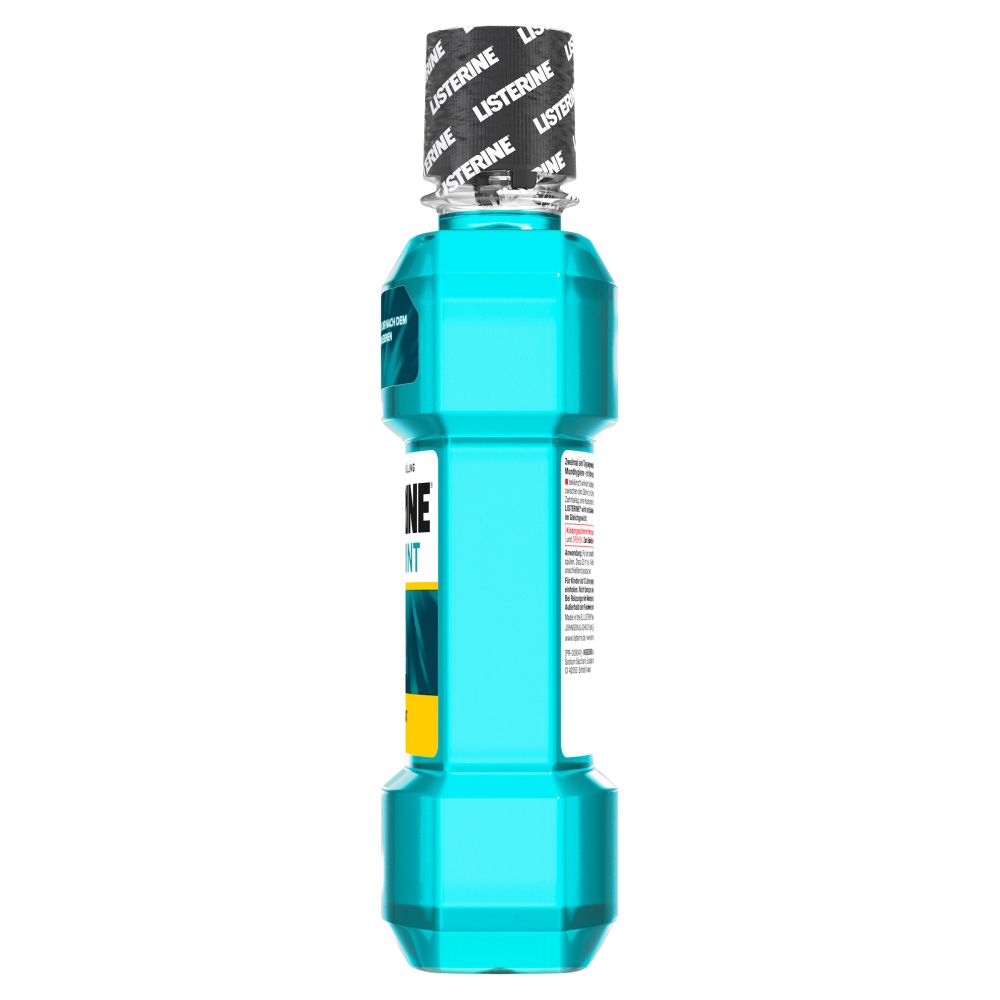 Hellblaue Flasche mit schwarzem Deckel. Aufschrift: Listerine. Rückseite mit Text.