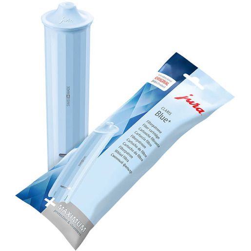 Hellblaue Filterpatrone mit Verpackung. Aufschrift "Jura Claris Blue+". Schweizer Qualität.