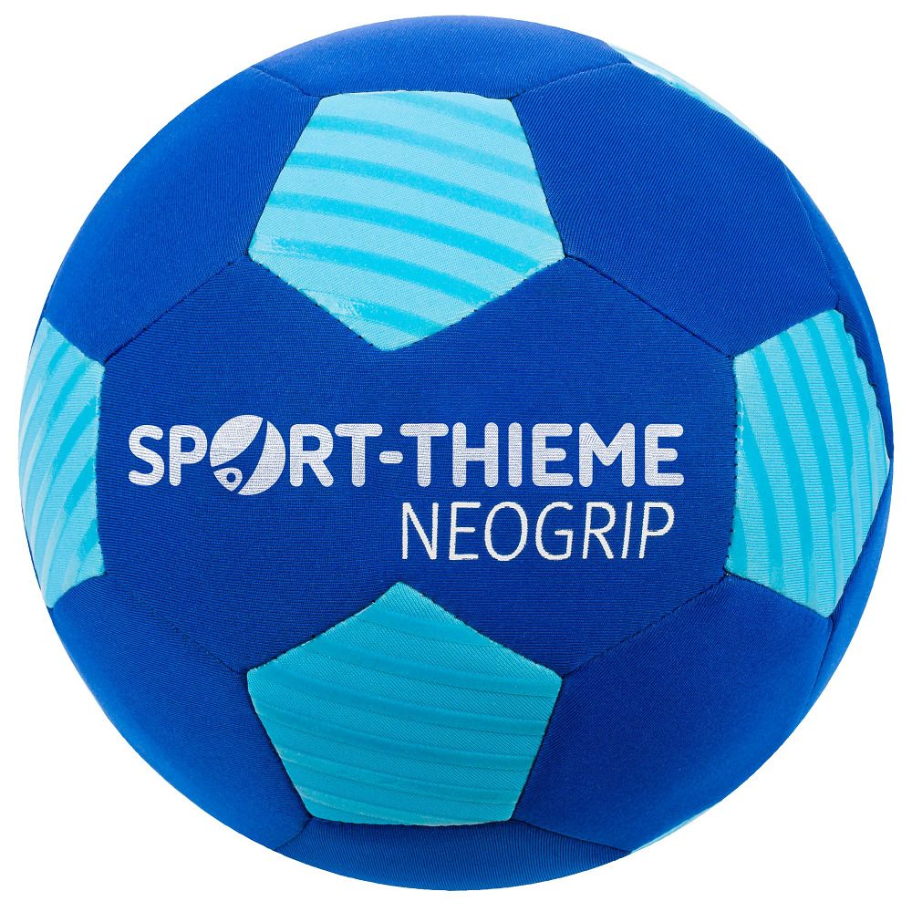Blauer Fußball mit weißen und hellblauen Fünfecken. Text: Sport-Thieme Neogrip.