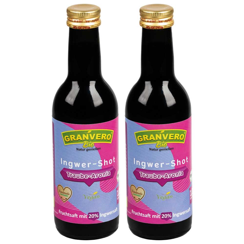 Zwei Flaschen GRANVERO® Bio Ingwer Shot Traube-Aronia. Etikett mit Logo, Produktname und Inhaltsangaben. Goldfarbener Verschluss.