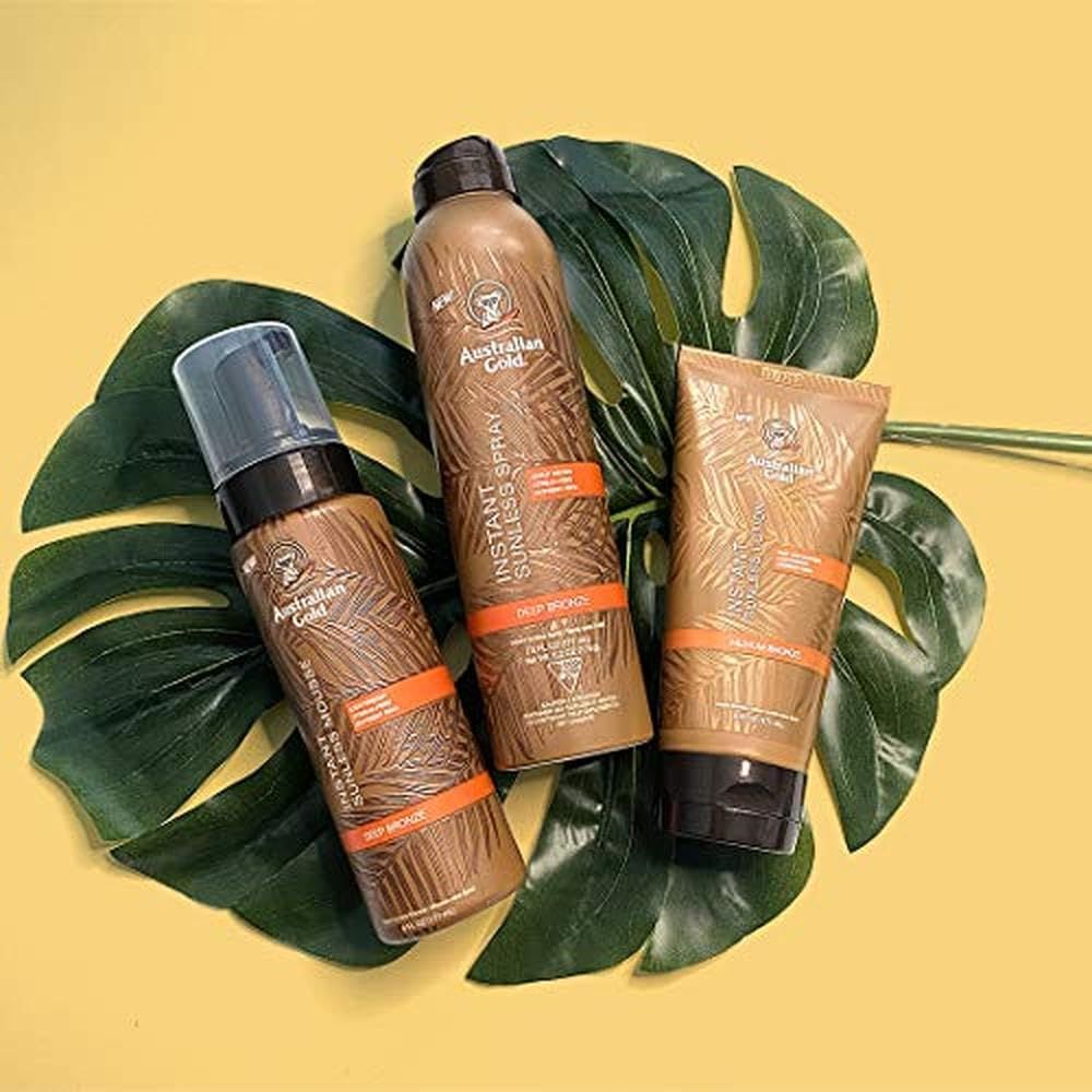Drei Produkte auf einem Blatt. Australian Gold Instant Sunless Mousse, Spray und Creme.