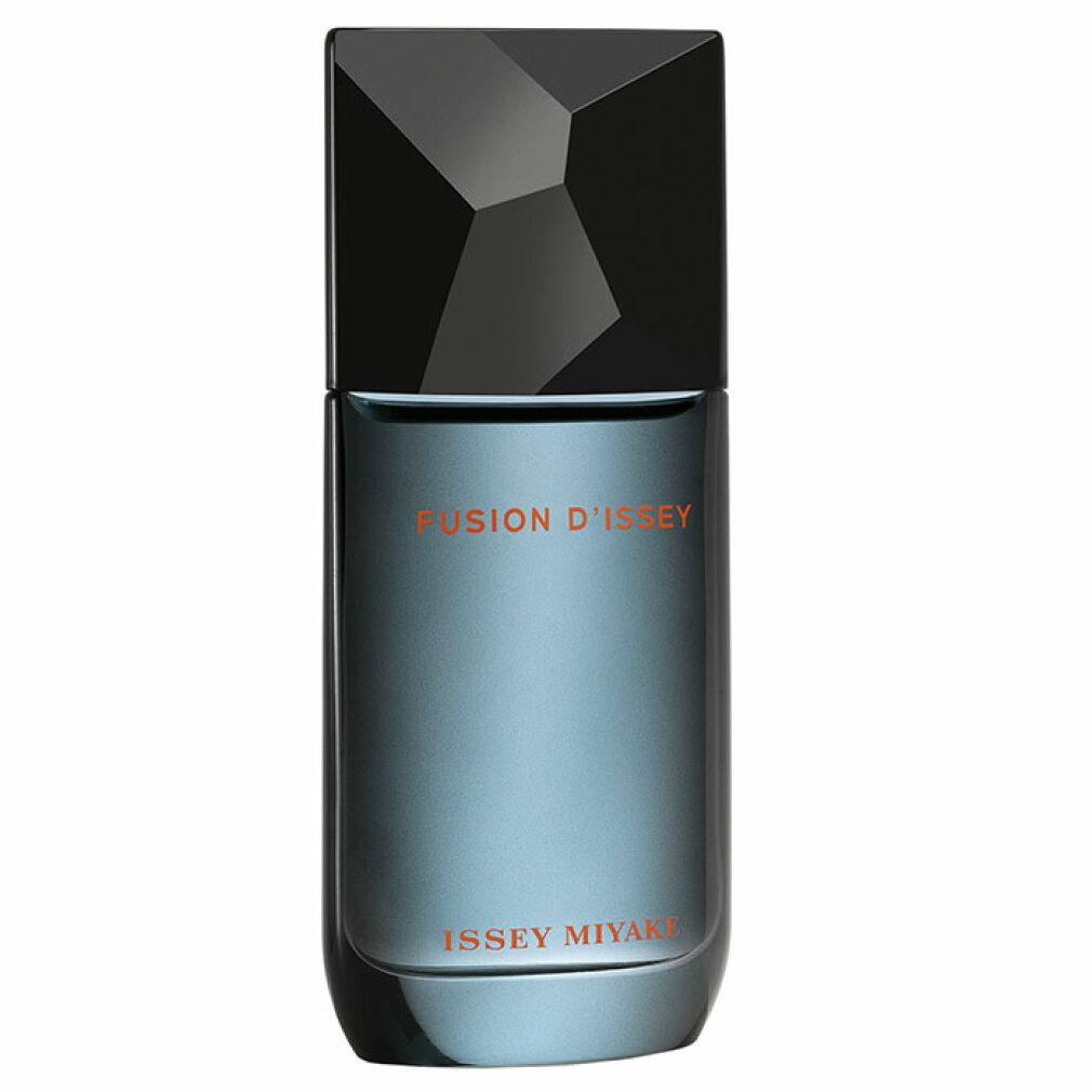 Nahaufnahme des Flakons von Issey Miyake Fusion d'Issey Eau de Toilette. Blaues Glas, schwarzer Deckel. Schriftzug Fusion d'Issey.
