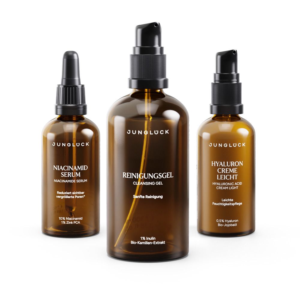 Drei braune Glasflaschen mit schwarzen Pumpen. Beschriftung: Niacinamid Serum, Reinigungsgel, Hyaluron Creme. Produktnamen und Inhaltsstoffe.