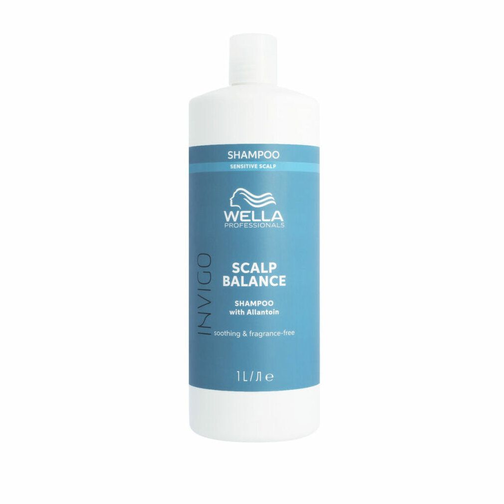 Weißes Shampoo mit blauem Etikett und weißem Deckel. Aufschrift: Shampoo, Wella, Invigo, Scalp Balance, mit Allantoin. 1L.
