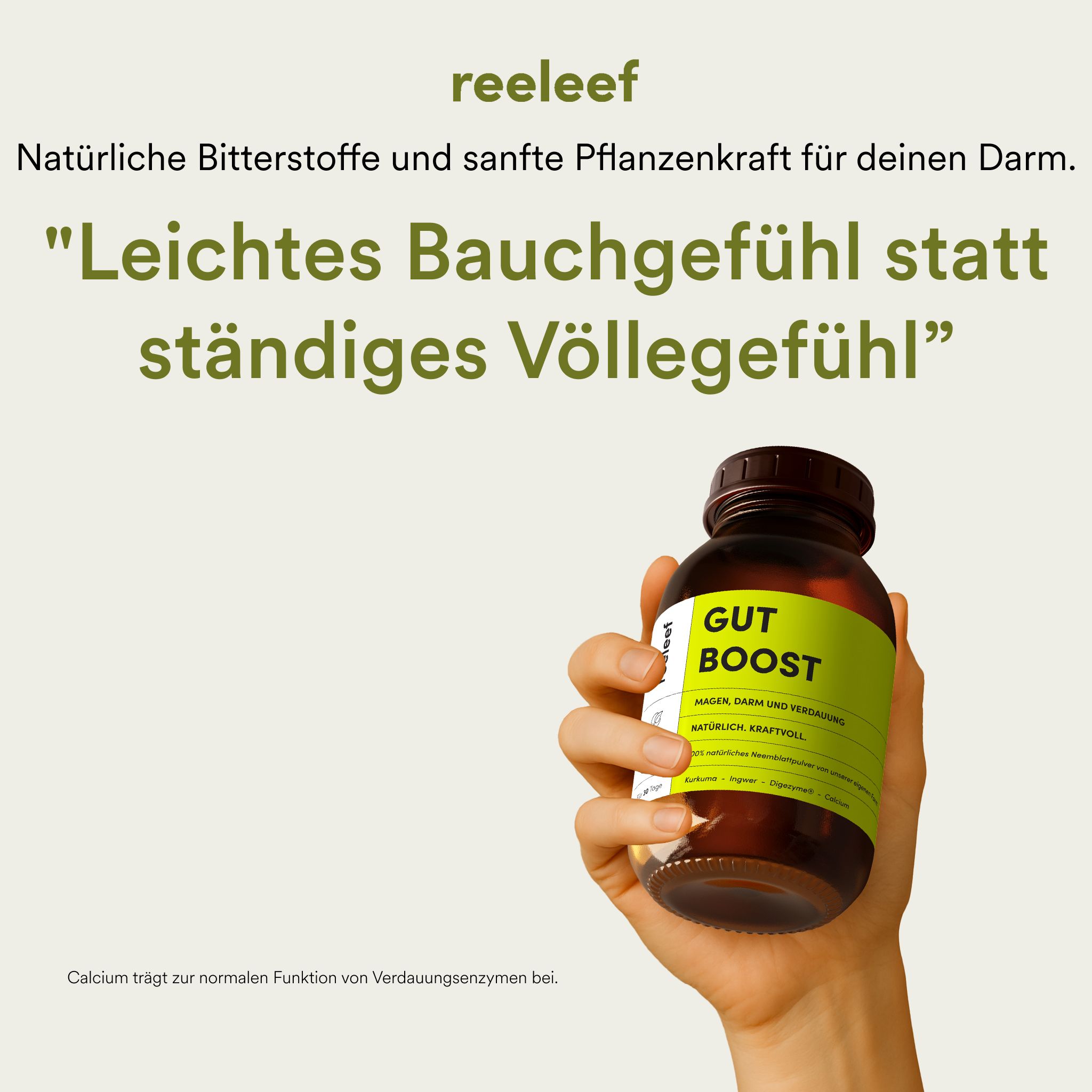 Hand hält eine braune Flasche mit gelbem Etikett. Text: GUT BOOST. Text und Zitat unterhalb der Flasche.